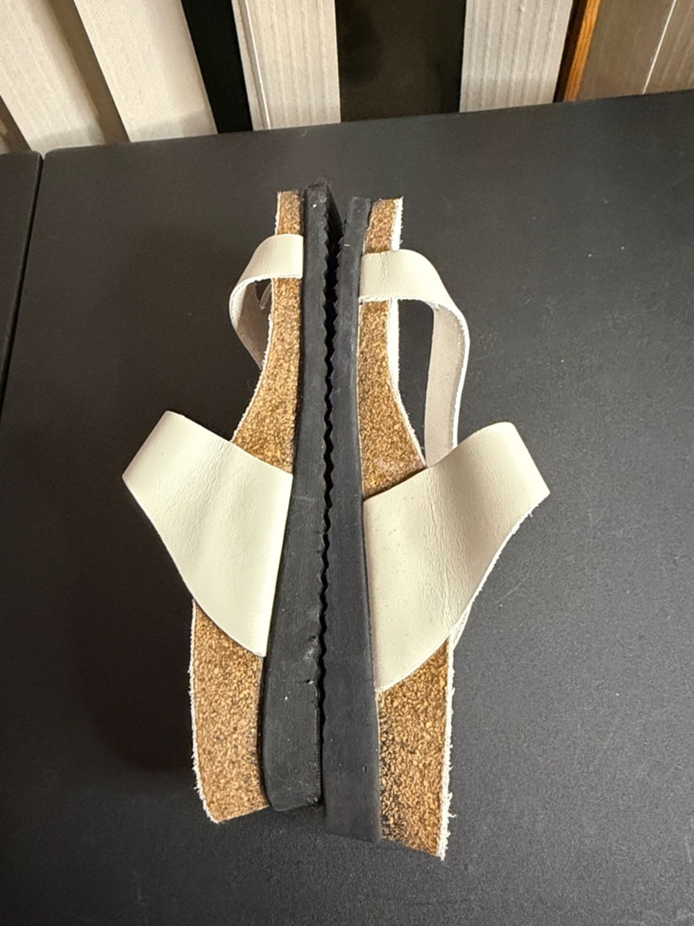 Mephisto Off-White Leather Toe-Post Sandals with Buckle Size 39 - Picture 5 of 8